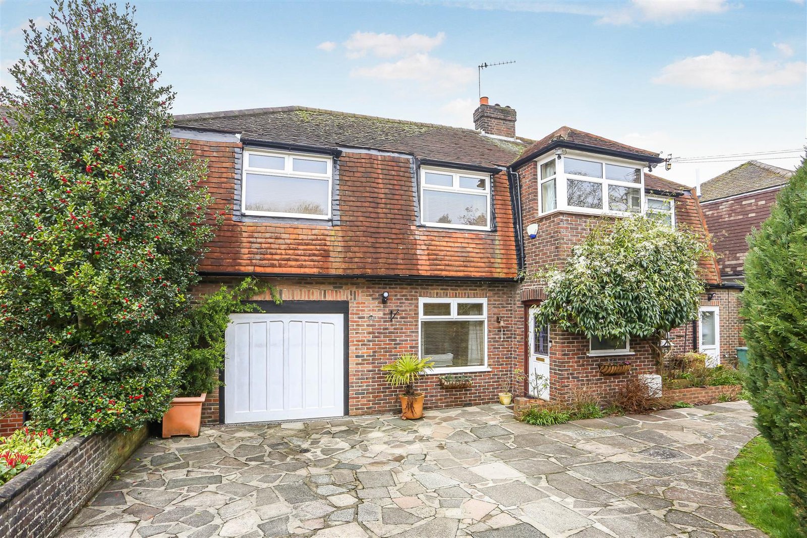 Green Curve, Banstead