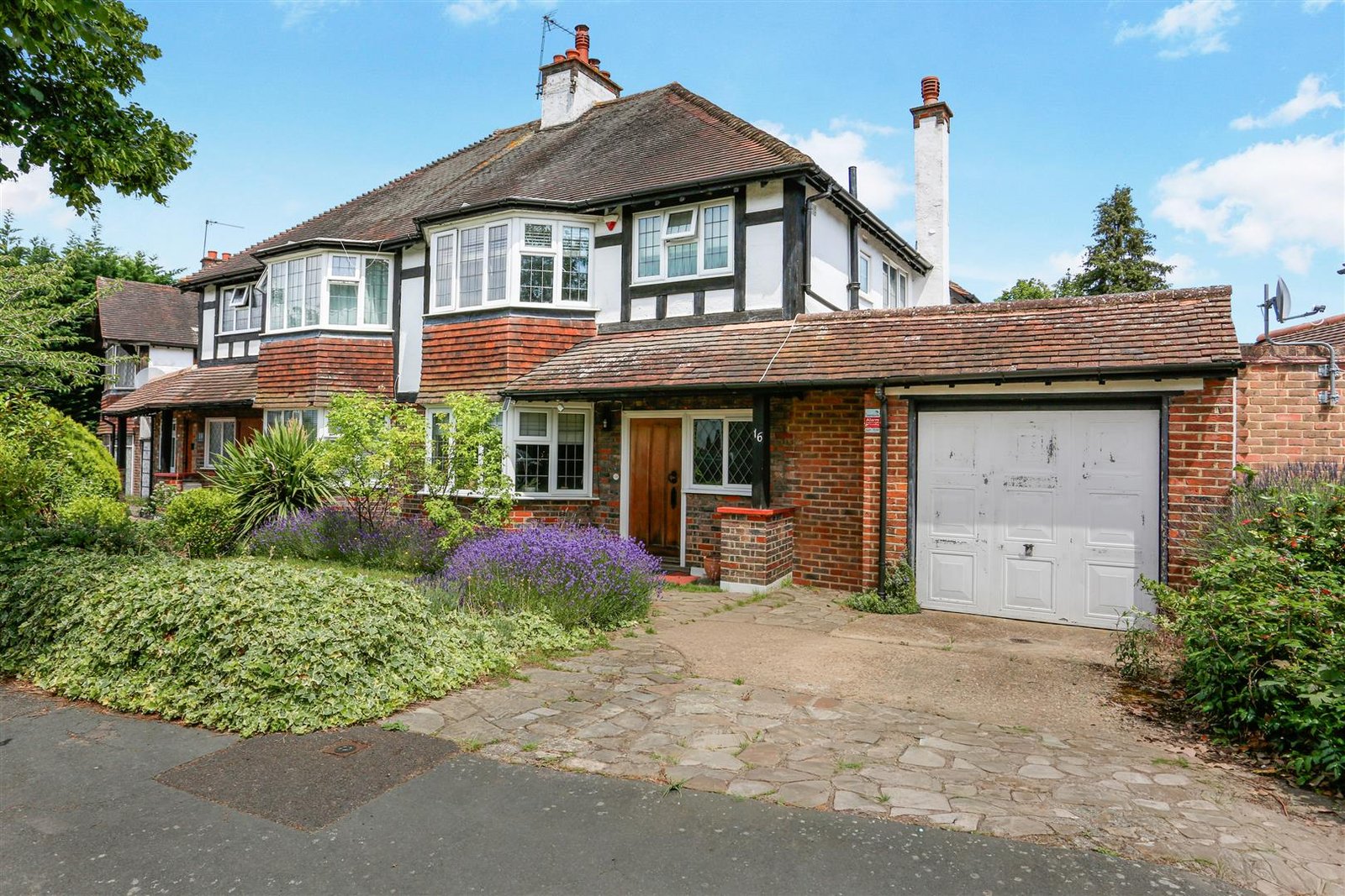 Queens Acre, Cheam Village